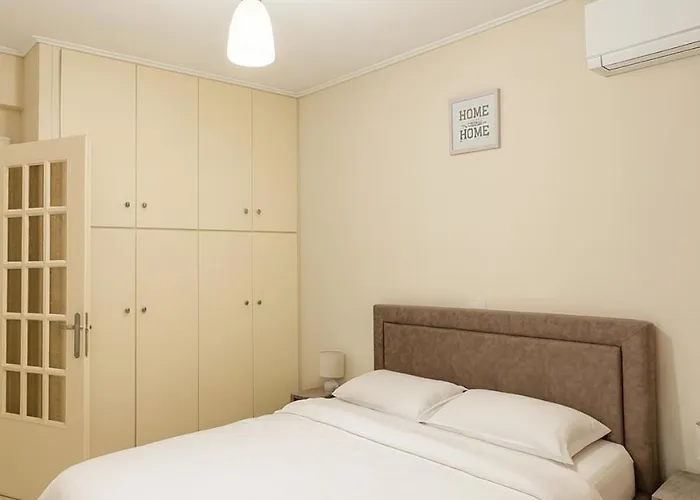Mamour s, Near Tram & 8' To Beach, Queen Bed Comfort